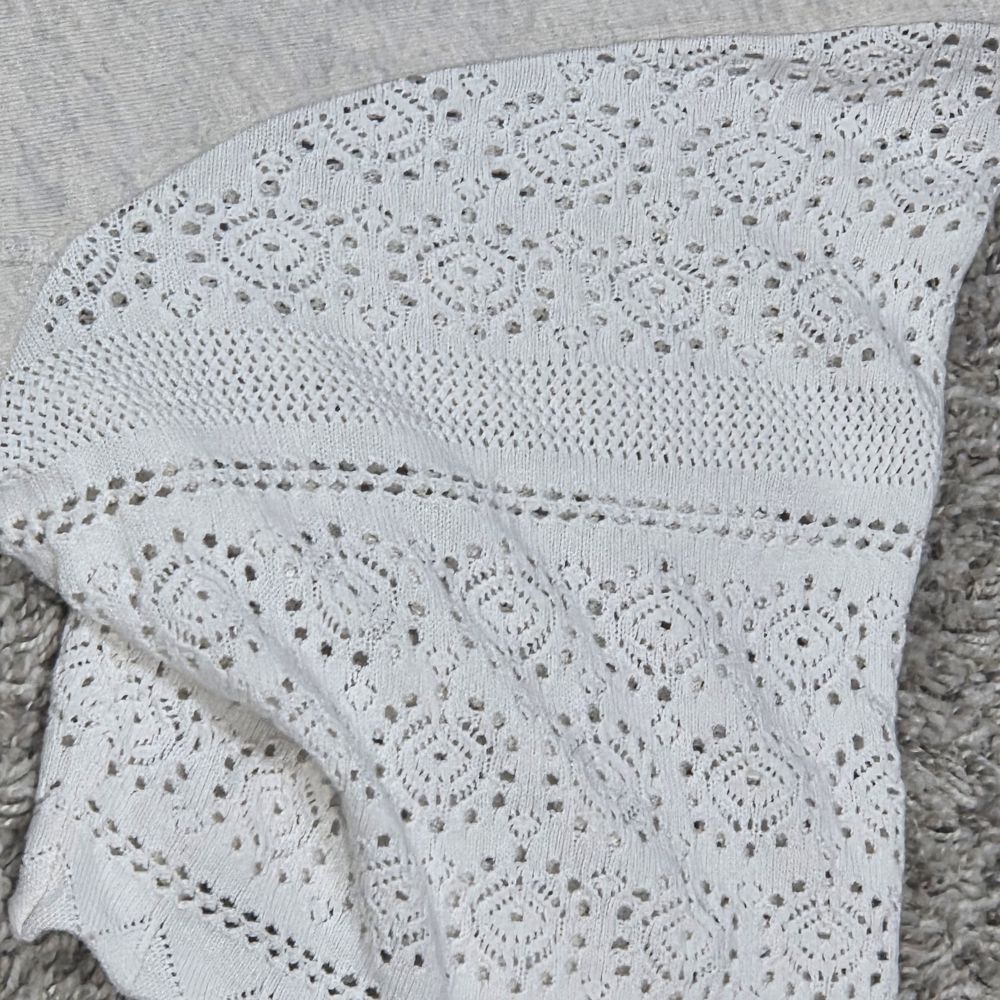 Akemi + Kin Anthropologie Nell Eyelet Sleeve Sweatshirt Boho Scallop XS Grey Whi - Picture 2 of 5